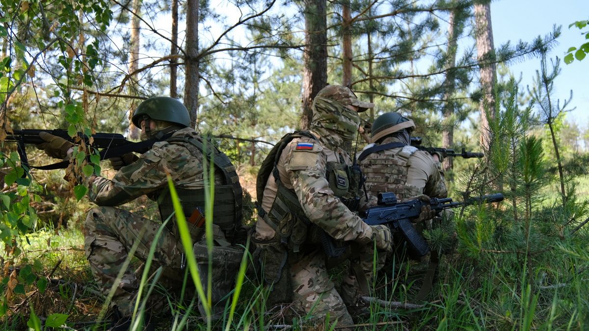 Rusko posiluje obranu na severovýchodě Ukrajiny. Soustředí zde 100 tisíc vojáků